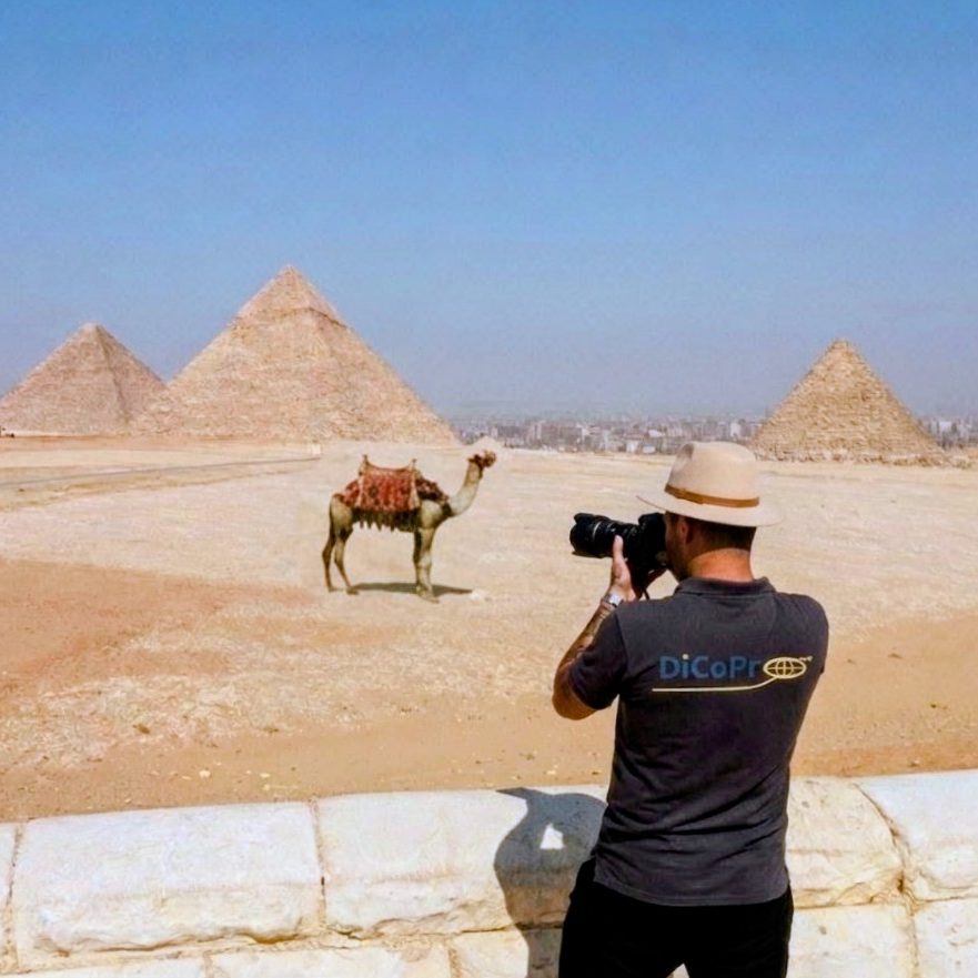 Content Creator bei der Arbeit Pyramiden von Gizeh Ägypten DiCoPro Fotografie